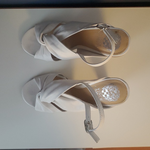 Vince Camuto Kattie White Leather Pumps Size 8.5 Classic Heels, Minor Heel Wear - Picture 11 of 14